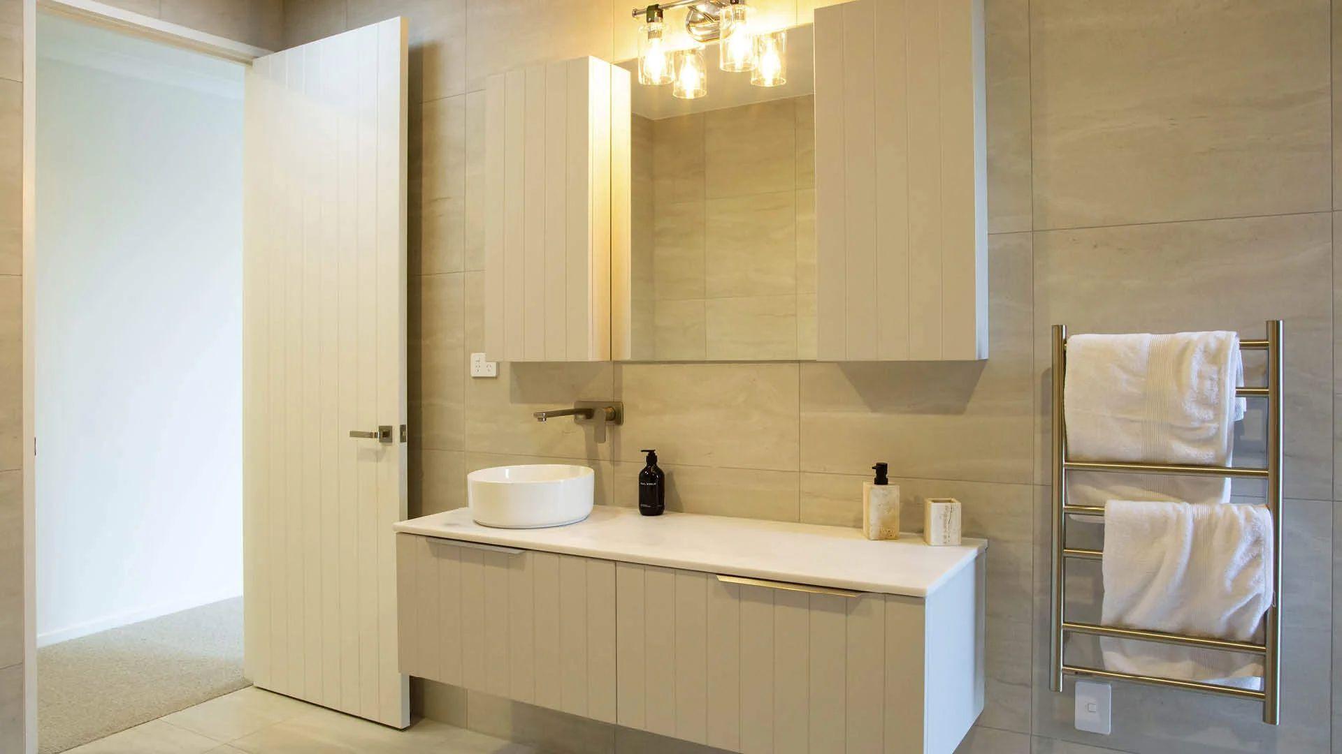 SH-RW-Wake Rd-bathroom