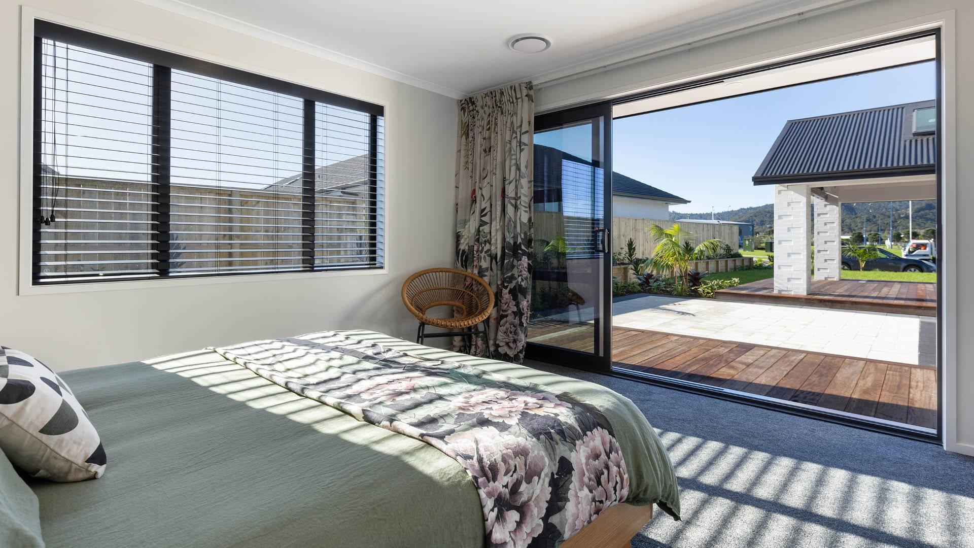 11-GJ-Upham-Master(Clone) - 49310067027