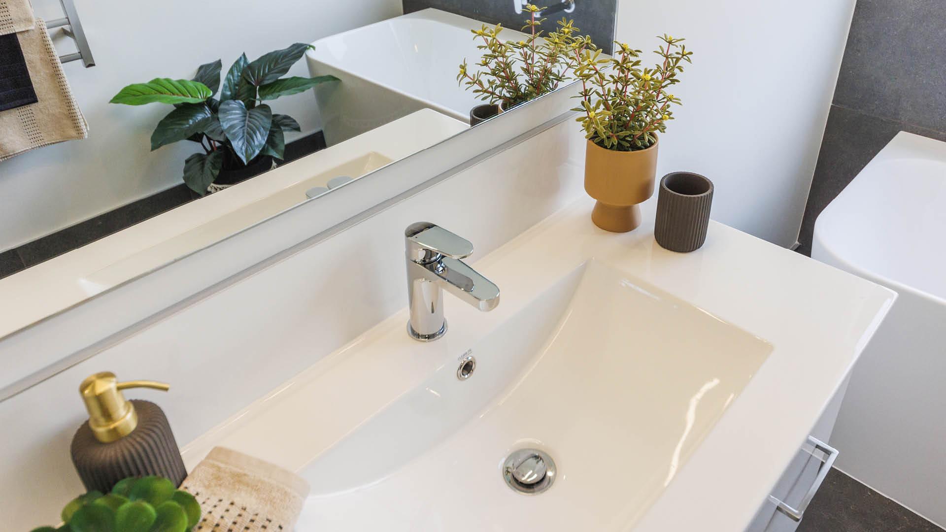 6-GJ-Napier-Express-White-Vanity(Clone) - 40659238715