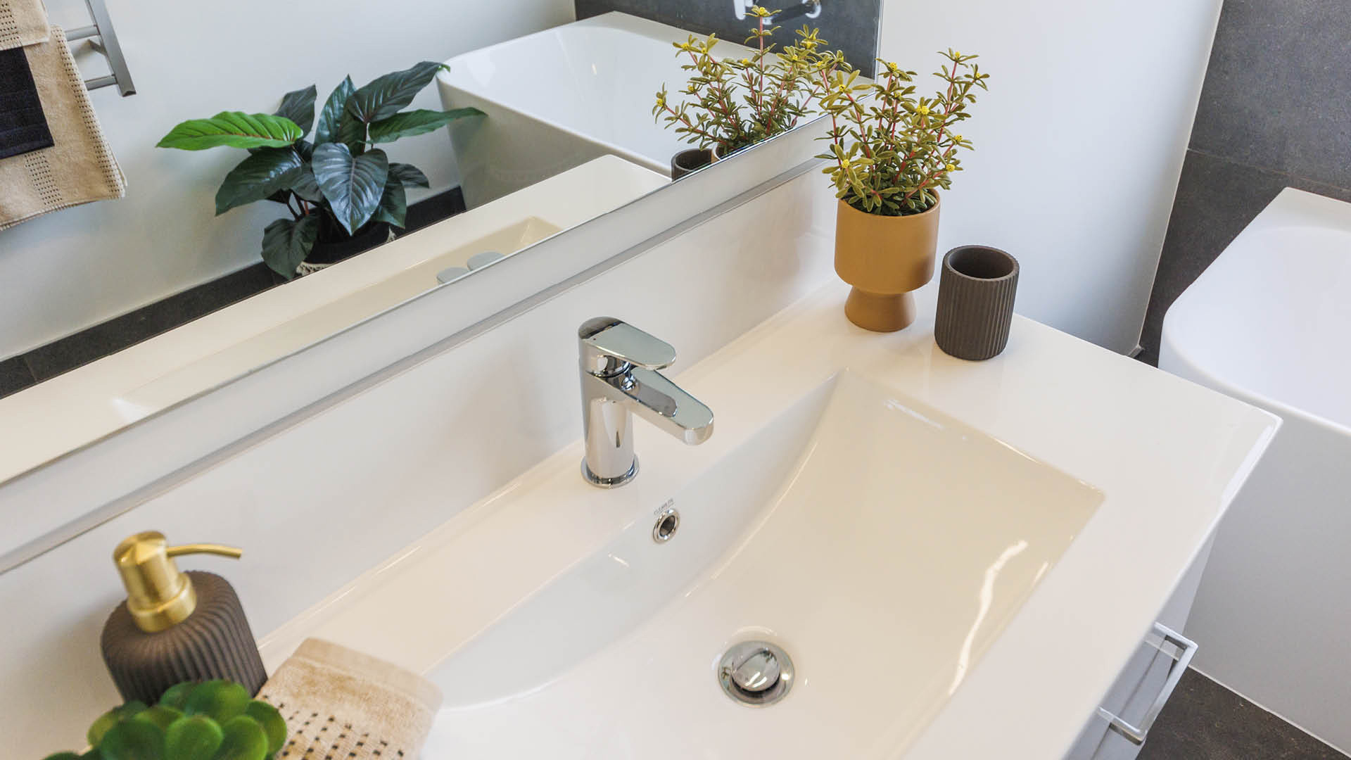 6-GJ-Napier-Express-White-Vanity(Clone)