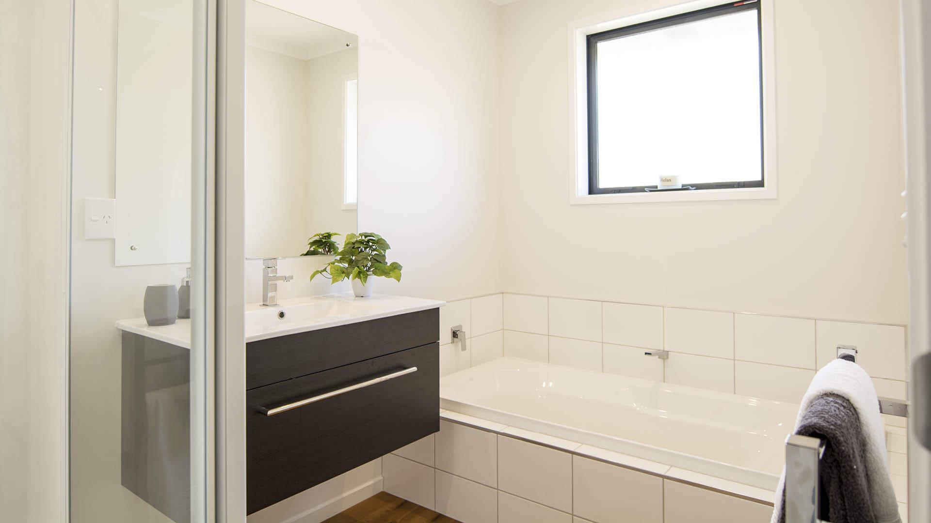 7-GJ-Pacific-Express-Bath(Clone)(Clone)