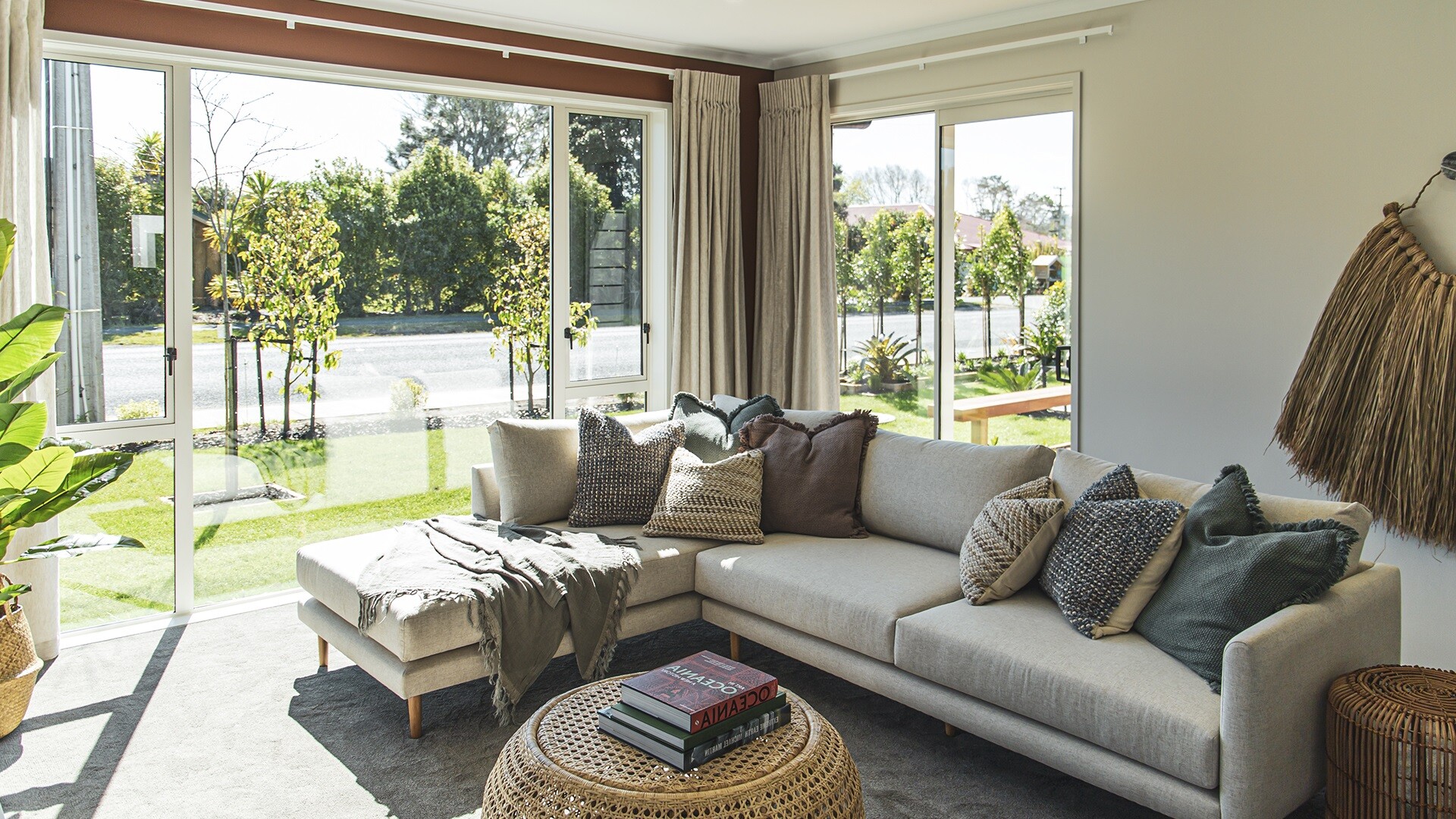 Amrita Living Room Mirrored