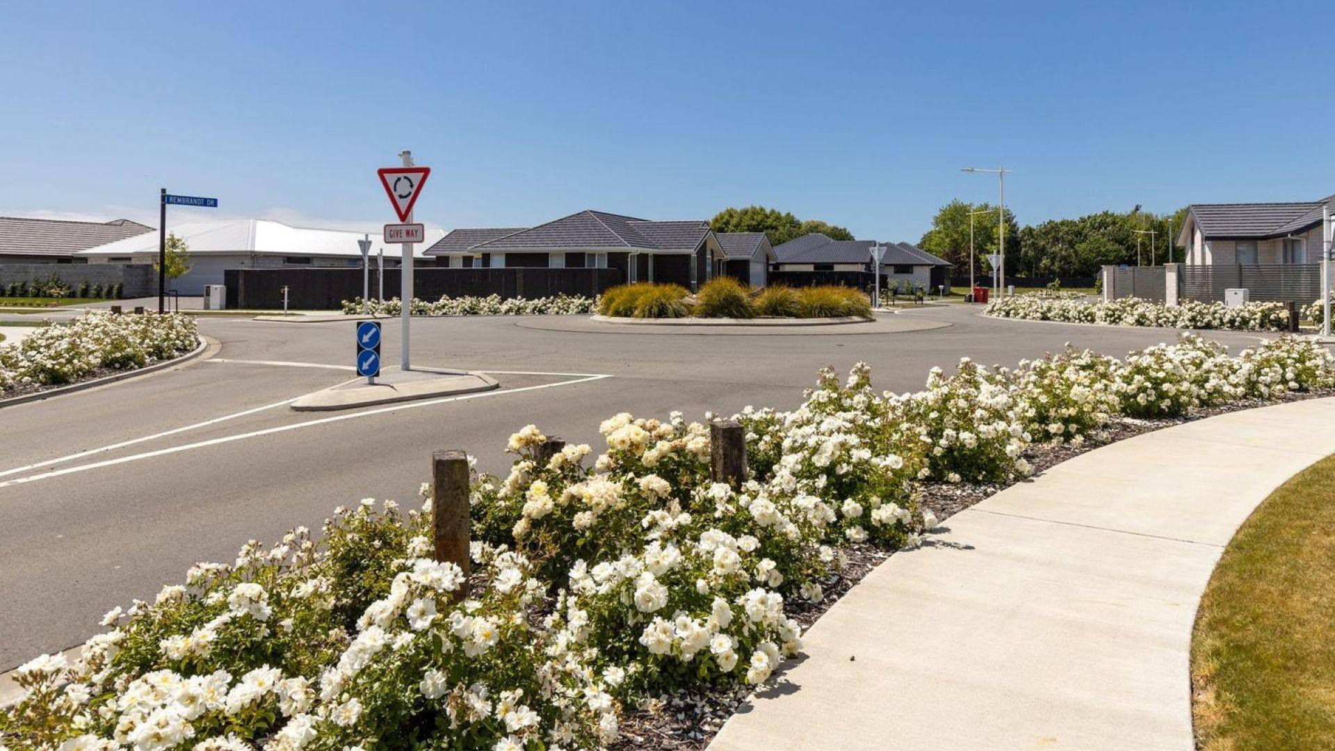 5 MB Bond St - roundabout