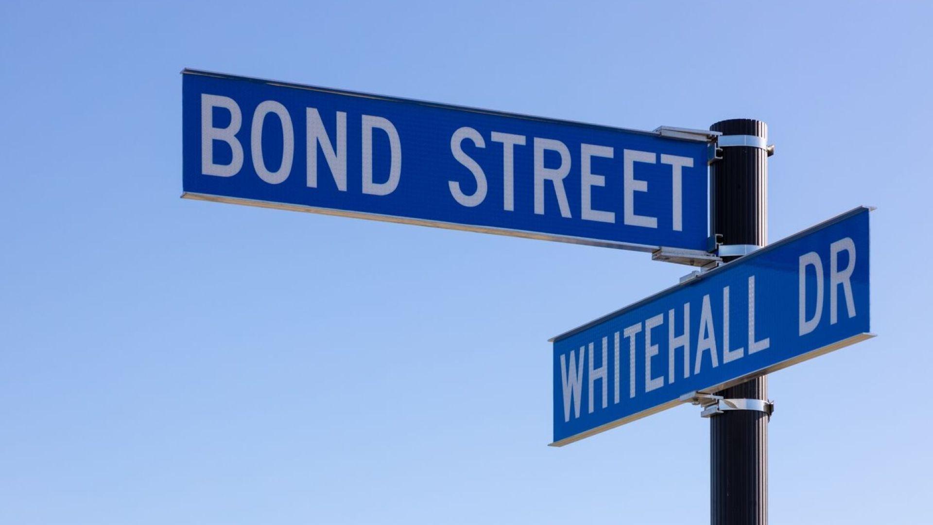 7 MB Bond St - road signs