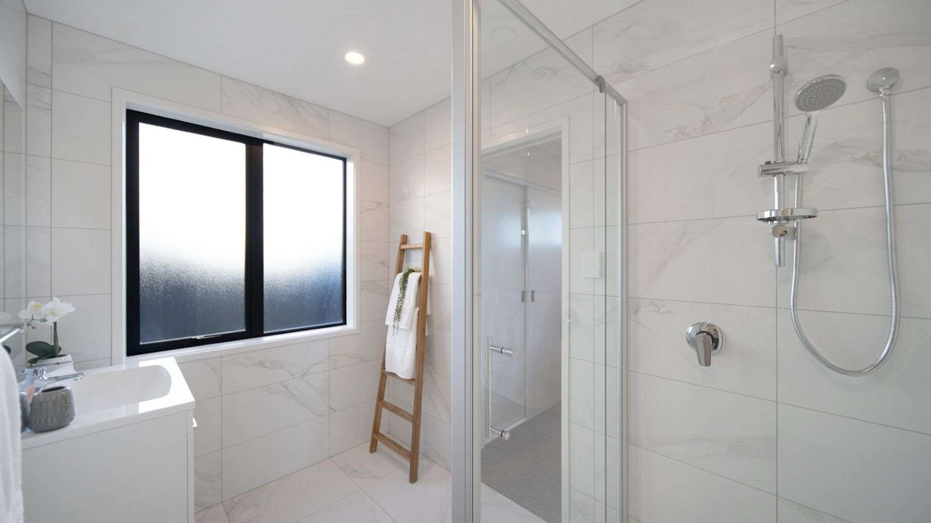 9 PK-17056 ensuite