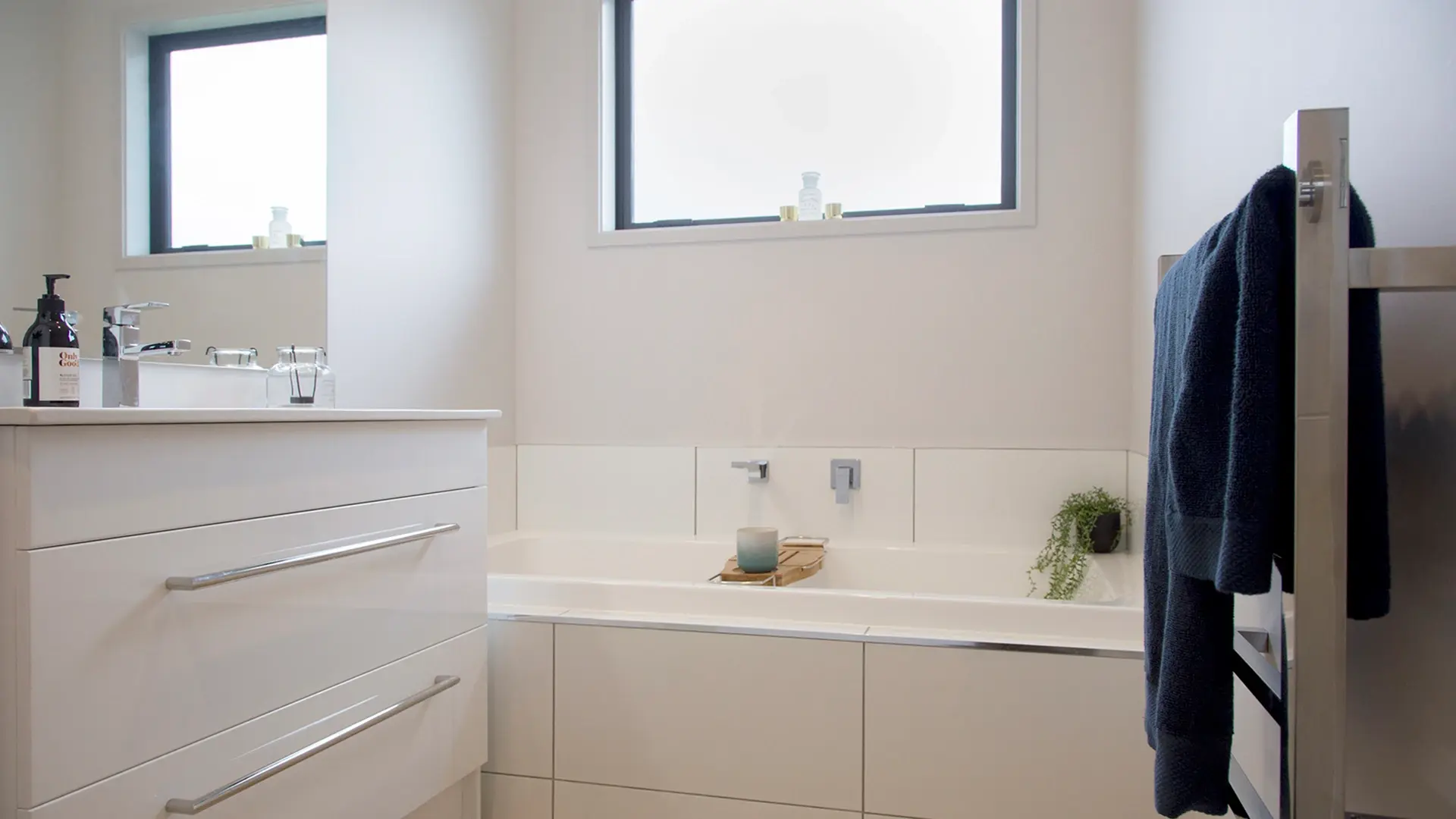 10-MG-7187-Bath-web 10-MG-7187-Bath-web