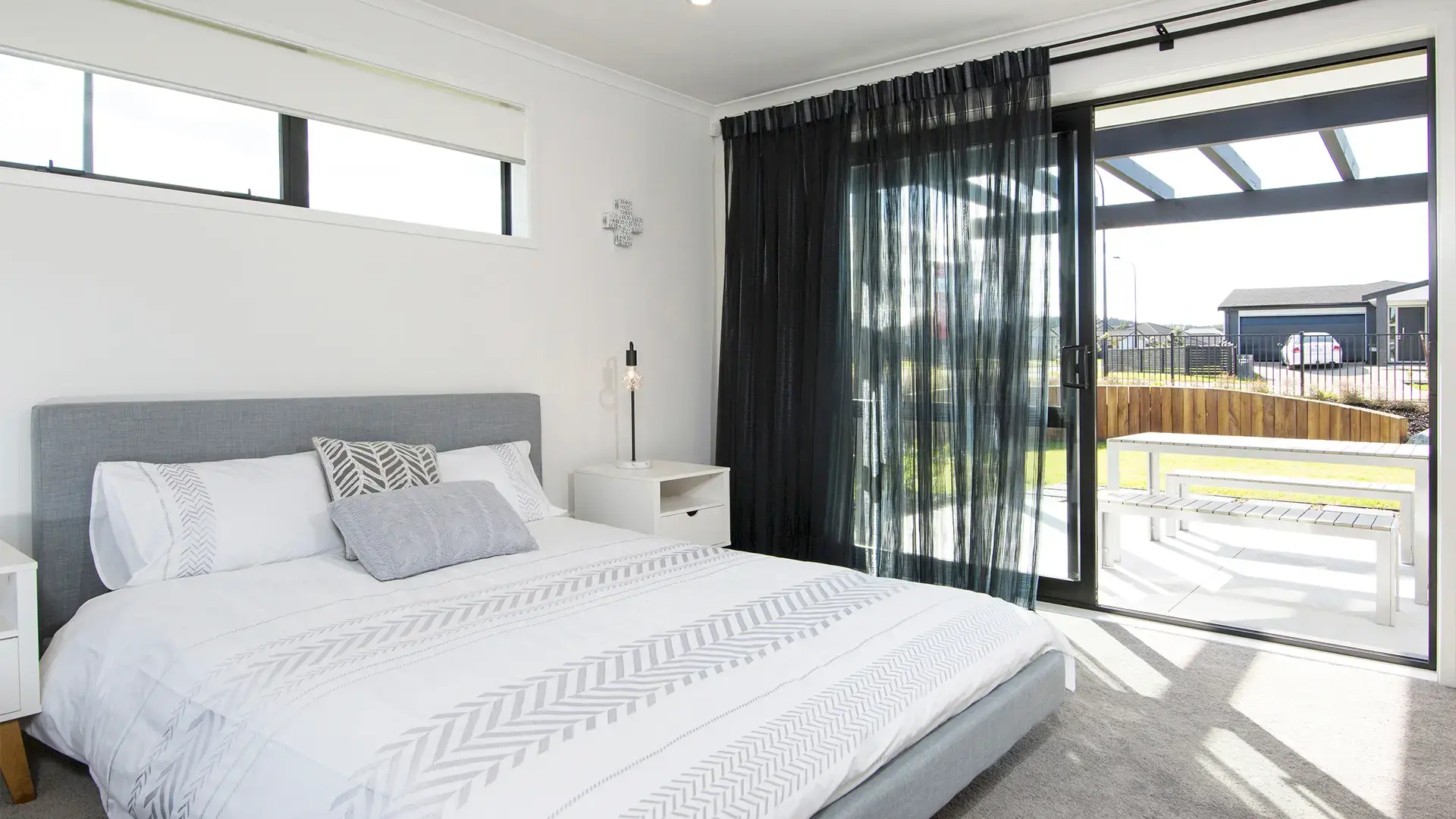 8-19-Pohutukawa-Parade-bed1 8-19-Pohutukawa-Parade-bed1
