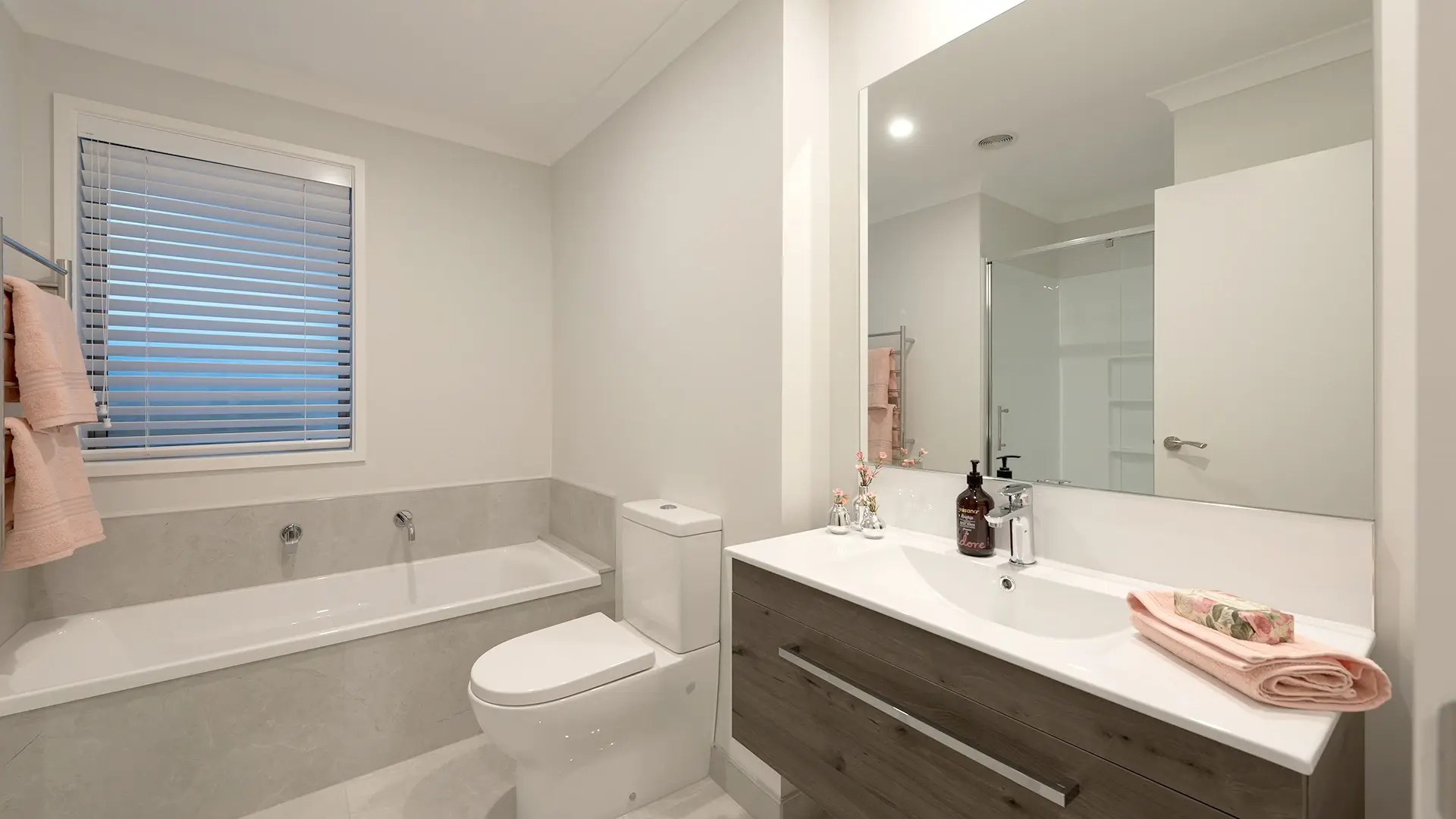8-Hoiho-Place-Bathroom-2 8-Hoiho-Place-Bathroom-2