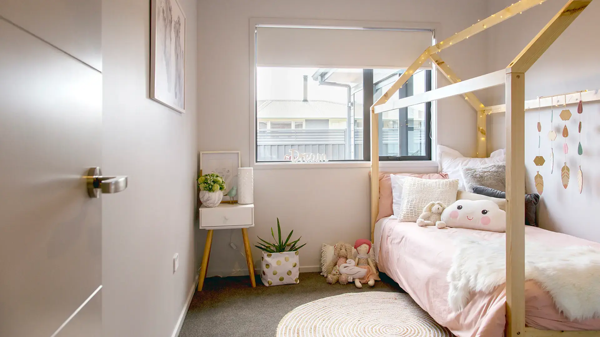 9-MG-7205-Bed4-web 9-MG-7205-Bed4-web